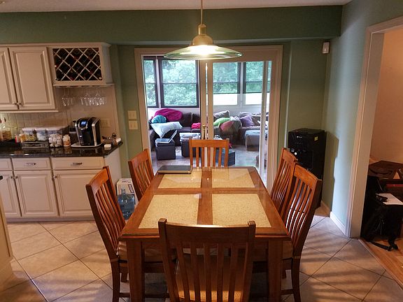dine in kitchen