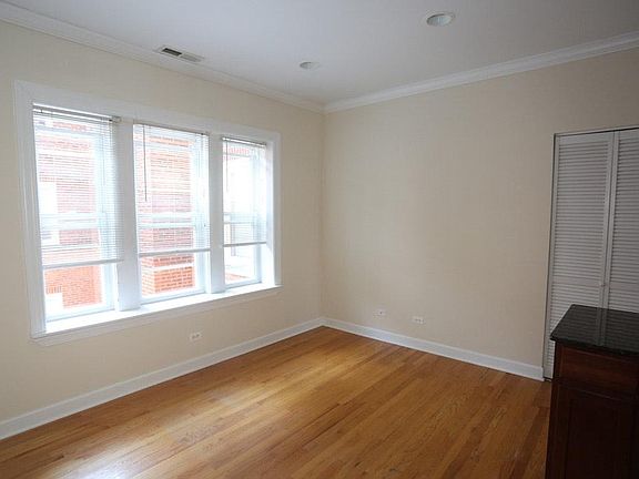 4th image of 3252 N Clifton Ave #Two_west