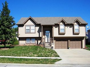 306 Berkshire Dr, Belton, MO 64012