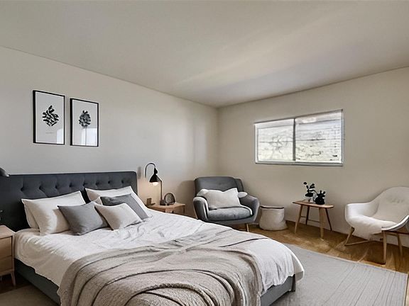 4th image of 636 SE 13th Pl #2-1