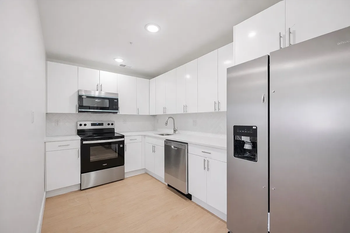 Building Photo - 4212 Lancaster Ave #201