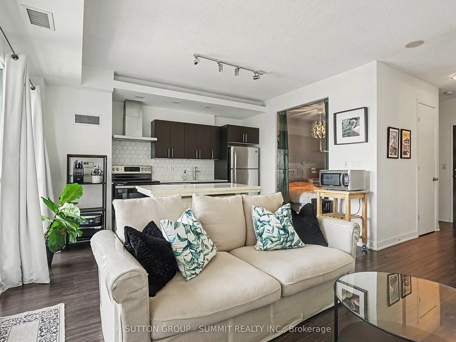 California Condos — Photo 4