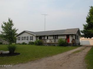 6880 S Basswood Dr, Newaygo, MI 49337