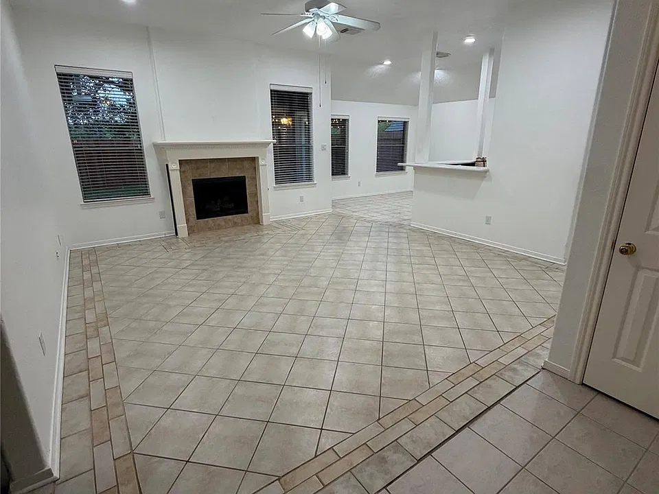 1109 Courtside Dr