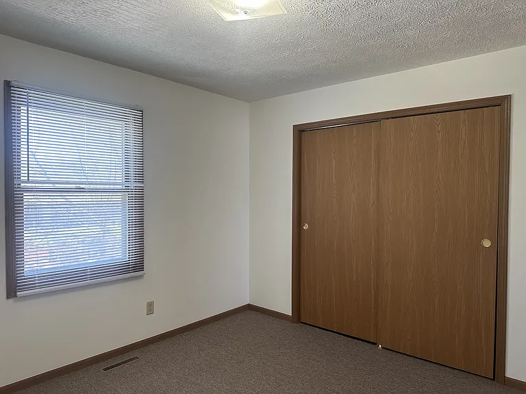 421 Adams St — Photo 9