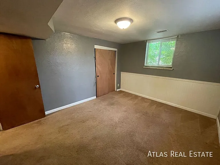 1833 N Hooker St — Photo 6