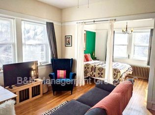 1061 W Dakin St APT 2, Chicago, IL 60613