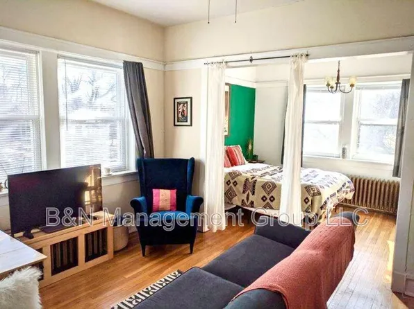 1061 W Dakin St APT 2, Chicago, IL 60613