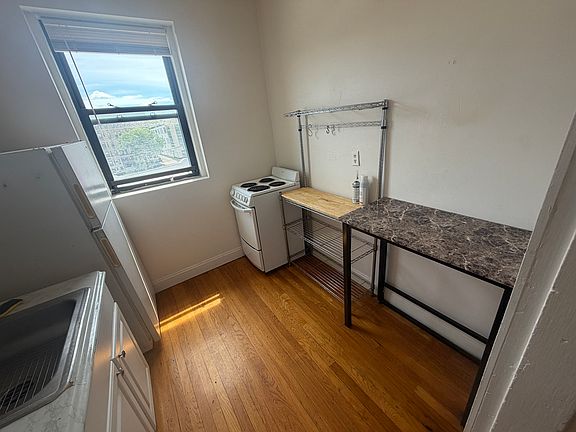 5th image of 31 Saint Lukes Rd APT 16