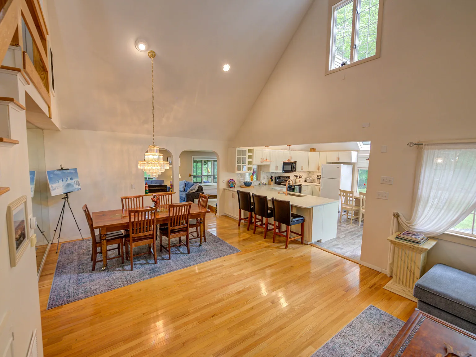 4 bed, 1997 sqft, $3,950 — Photo 2