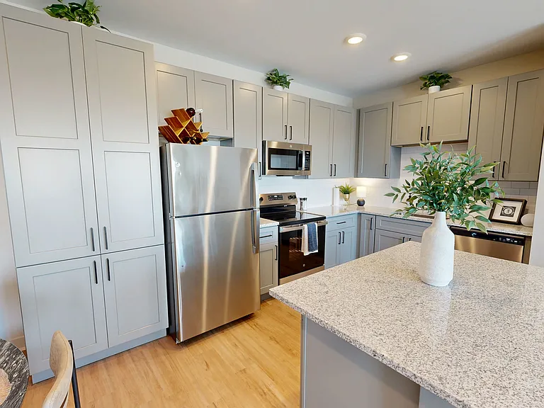 Remington Lake Apartments — Photo 44