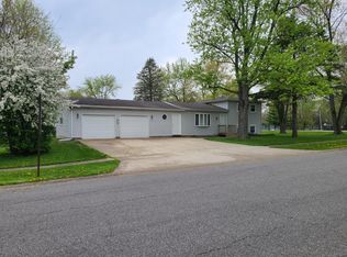 1518 Driftwood Dr, Lowell, IN 46356