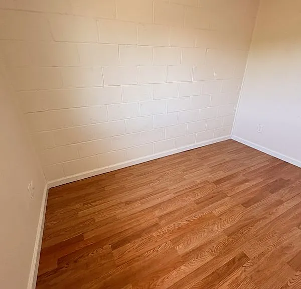 721 Western Ave #15 — Photo 4