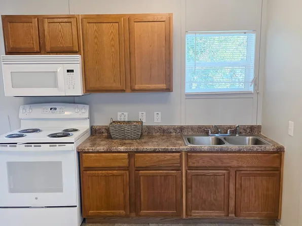 115 SE Willow Way, Topeka, KS 66609