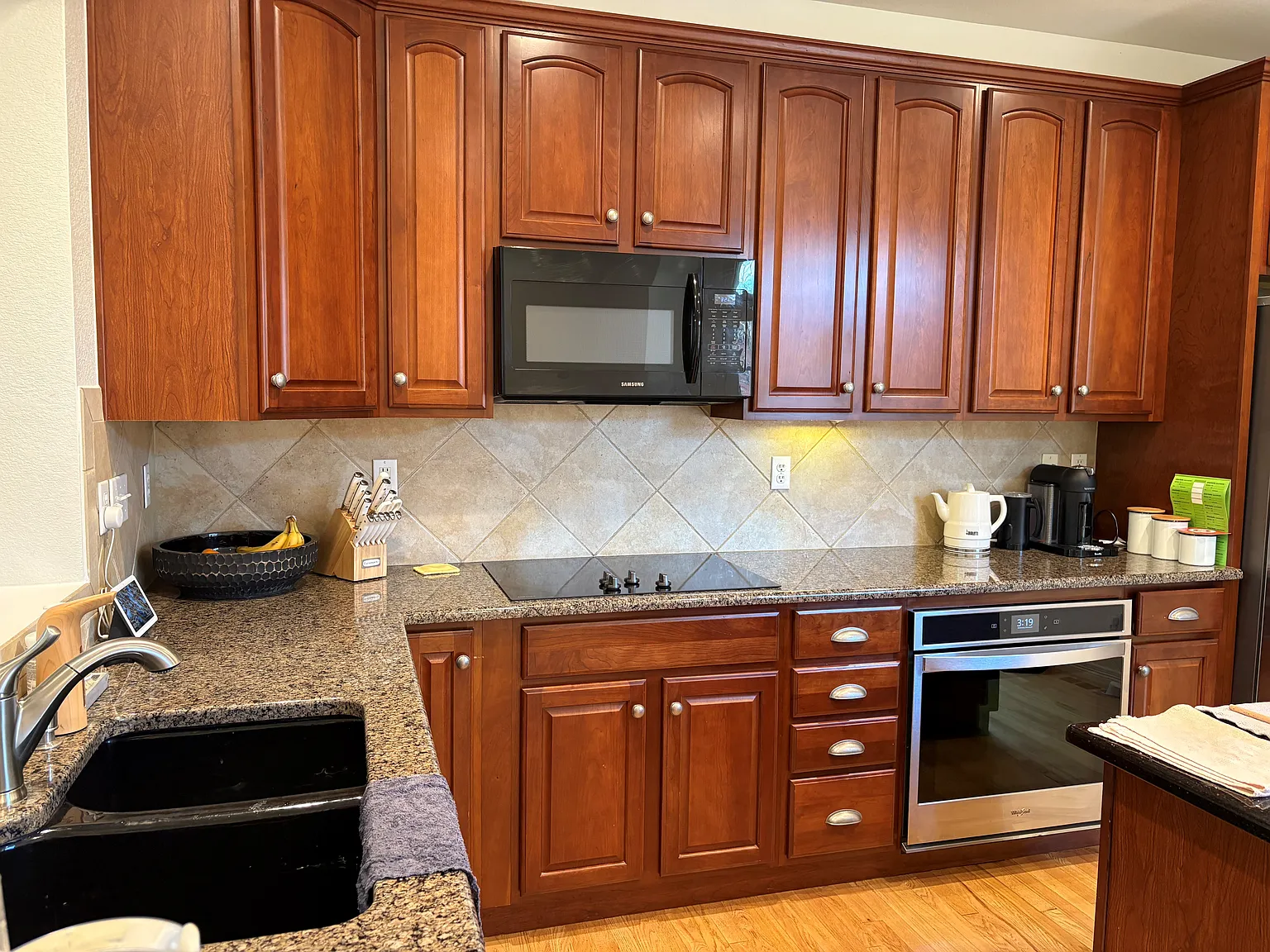 4 bed, 3.5 bath, 2600 sqft, $3,800 — Photo 2