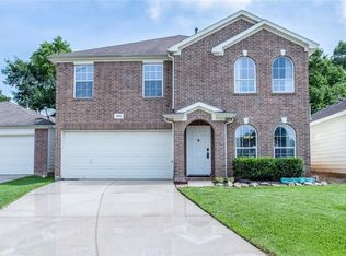 5052 Willow Point Dr, Conroe, TX 77303