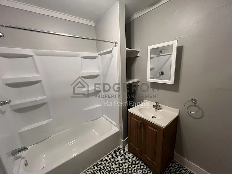 300 Gunnison Ave SW #A — Photo 8