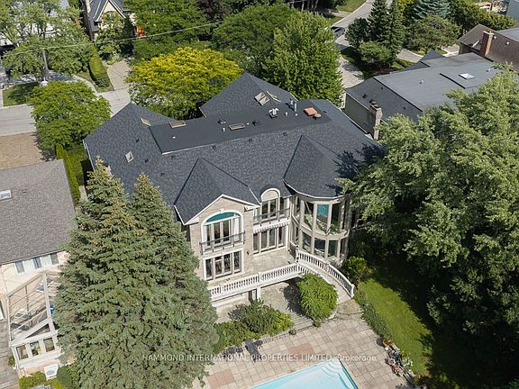 4th image of 32 Arjay Cres