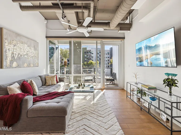 1 E Lexington Ave #302 — Photo 3