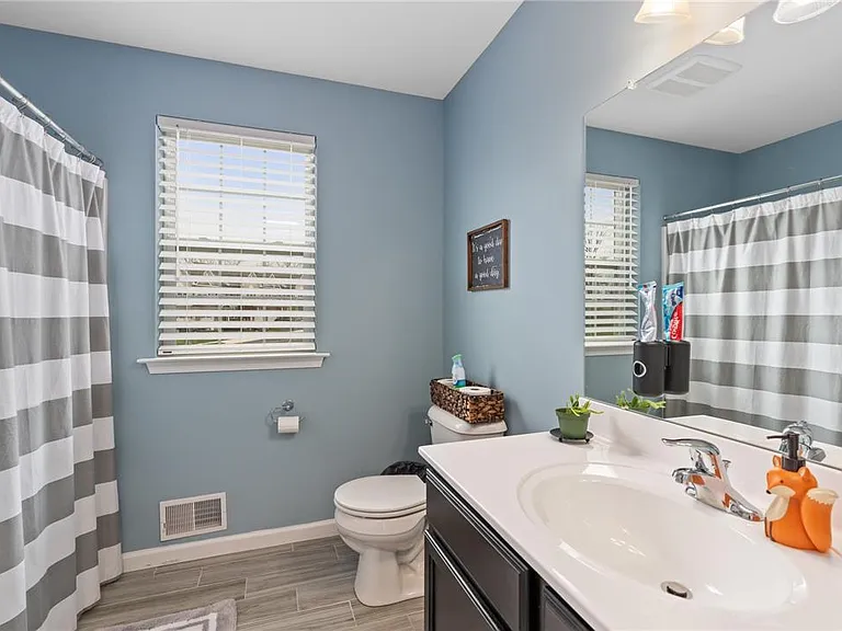 301 Redclover Ln — Photo 41