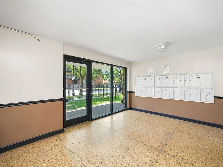 7801 S South Shore Dr — Photo 8
