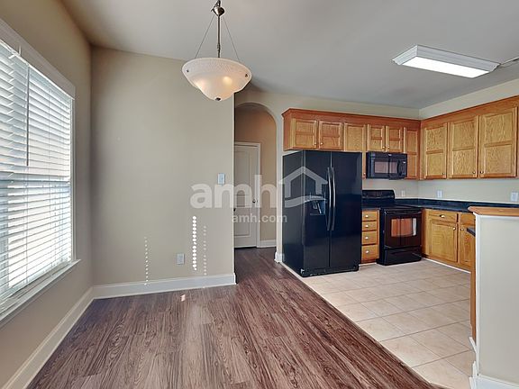 5th image of 220 Ash Dr