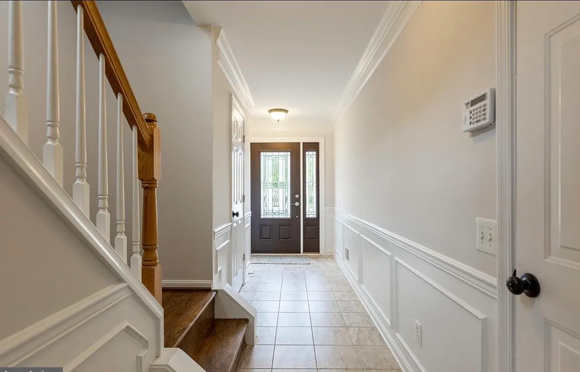 Building Photo - 8 Crenshaw Ct
