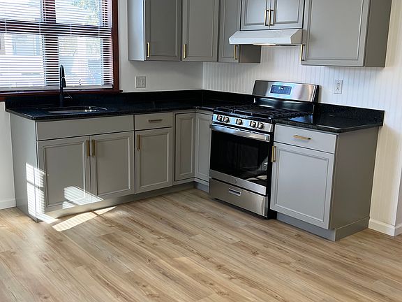 2nd image of 606 Shawnee St #5