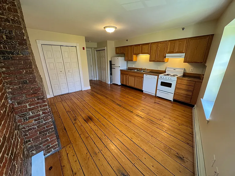 36 Main St #5 — Photo 6