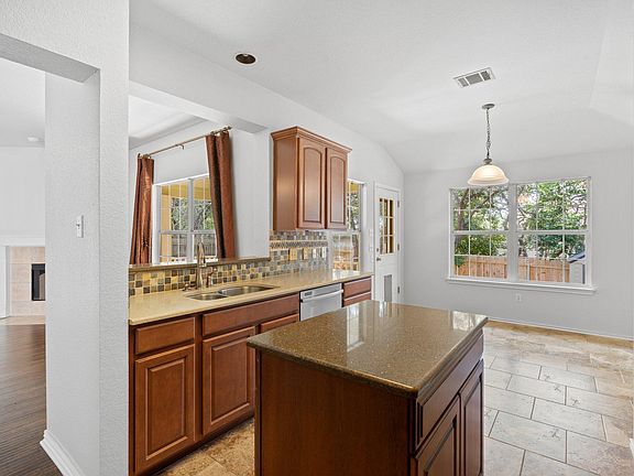 5th image of 1609 Abbey Ln