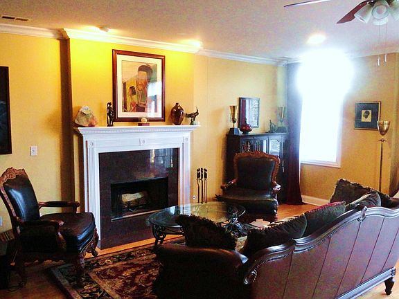 2nd image of 471 E Bowen Ave Unit 3