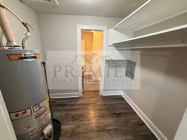 1611 S Northern Blvd #B — Photo 10
