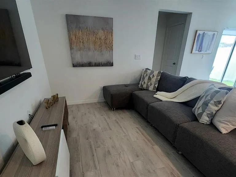 1055 Papaya Cir — Photo 11