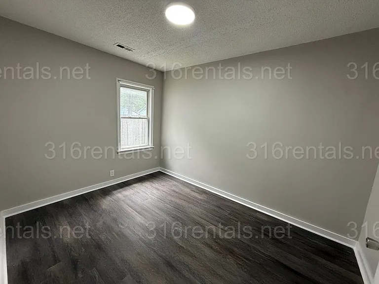 2301 S Laura Ave — Photo 5