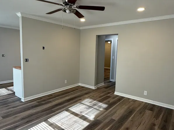 (undisclosed Address), Louisville, KY 40220