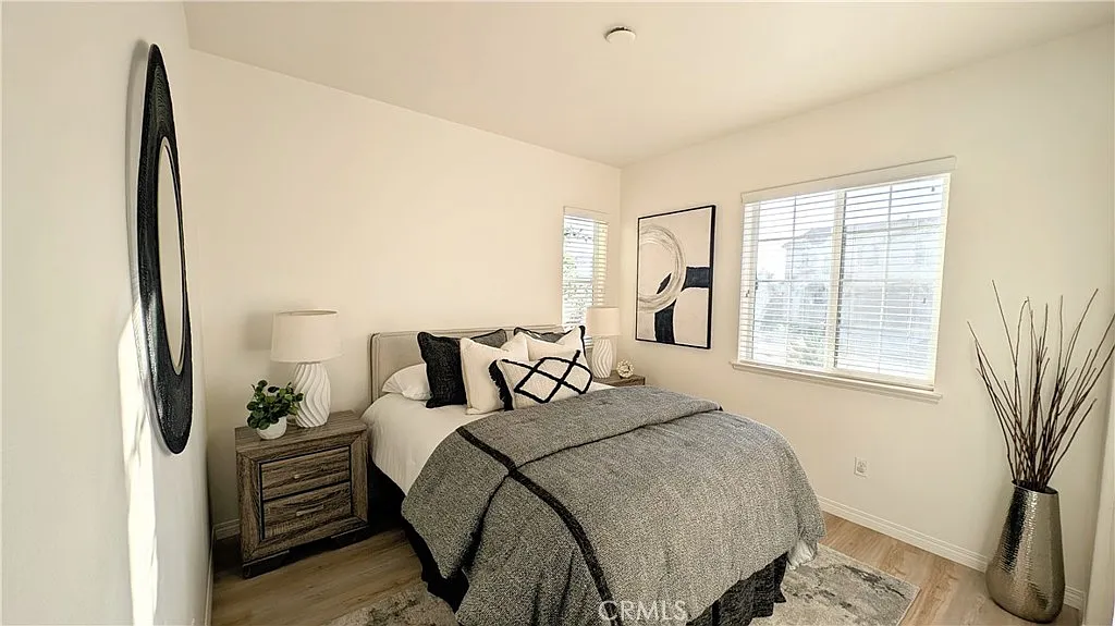 4 bed, 2288 sqft, $4,100 — Photo 3