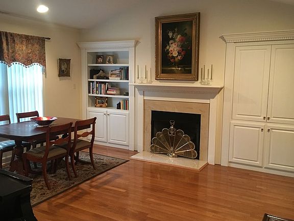 Built-ins/gas fireplace