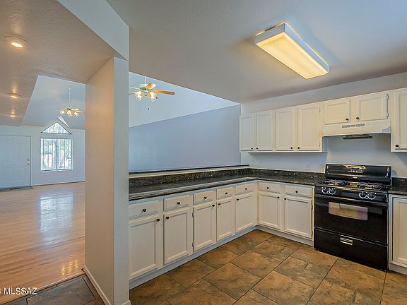 3rd image of 2747 N Pacific Dr