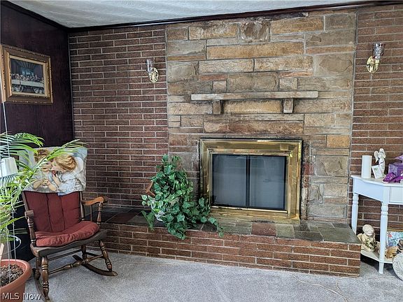 3rd image of 16599 Glenn St