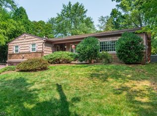 4 New England Dr, Lake Hiawatha, NJ 07034