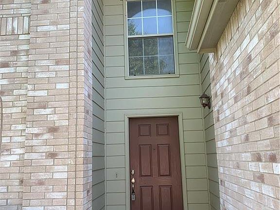 3rd image of 12640 Oakwood Cir