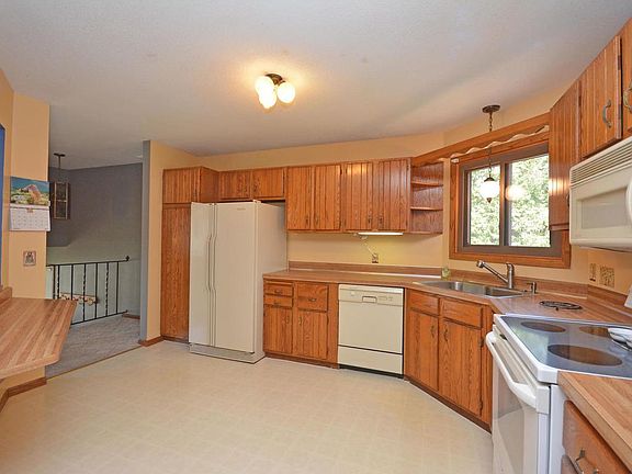 3rd image of 4234 Elizabeth Ln