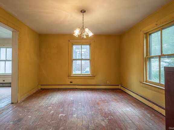 3rd image of 2568 Carmel Ave