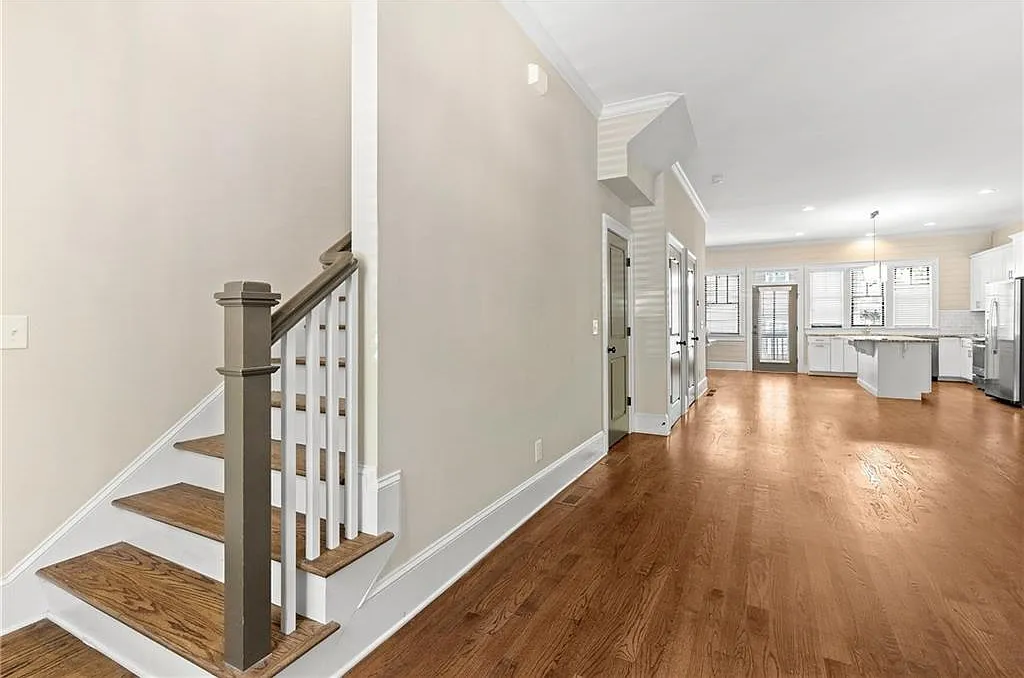 3 bed, 4.5 bath, 2881 sqft, $3,800 — Photo 4