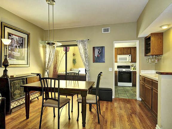 4th image of 420 Country Club Dr APT B