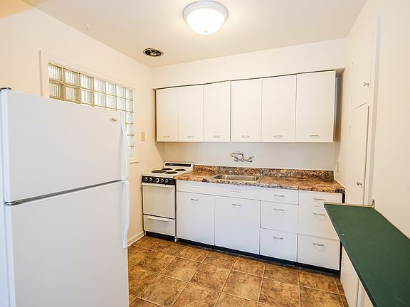 4th image of 1504 Larpenteur Ave W APT 10