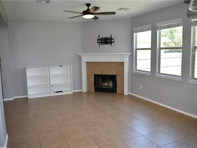 108 Quarry Ln — Photo 3