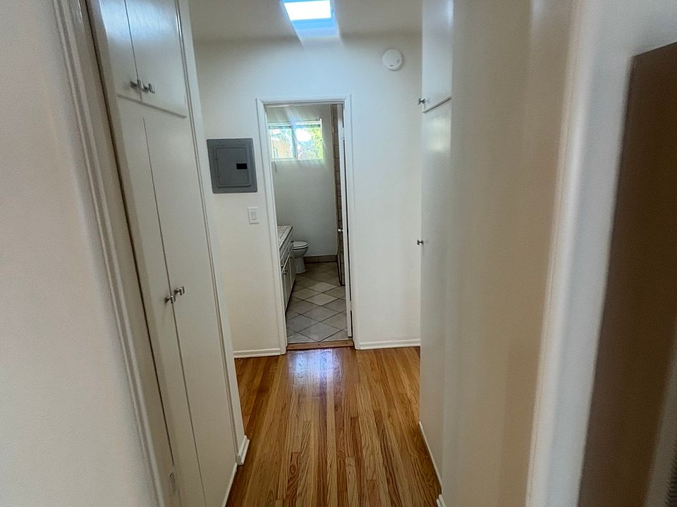 2nd image of 1012 Carol Dr APT 6