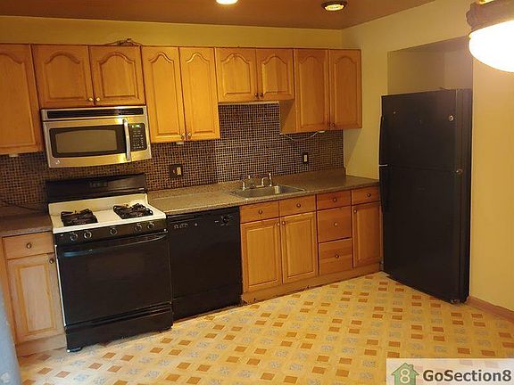 3rd image of 4706 Vancouver Rd