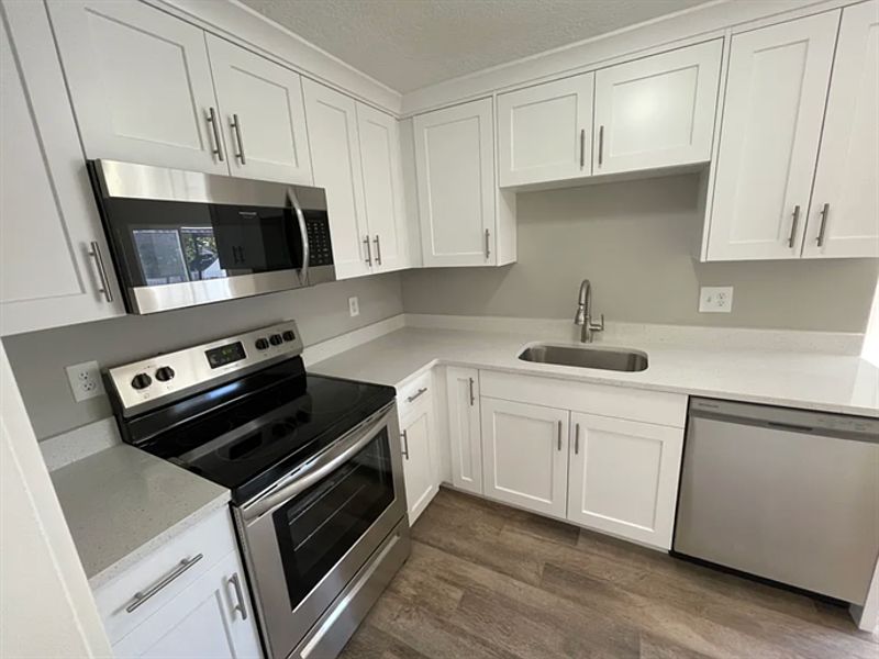 1st image of 945 S 900 W Room 2